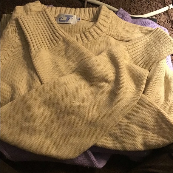 2 knitted sweaters. - Picture 2 of 3
